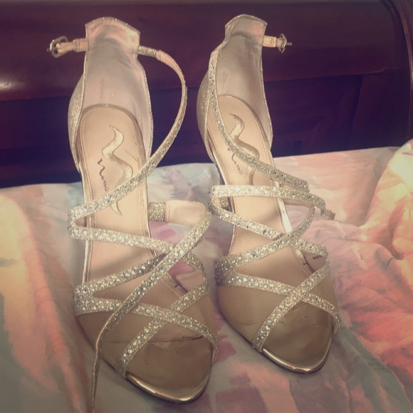 Gold heels - Picture 2 of 4